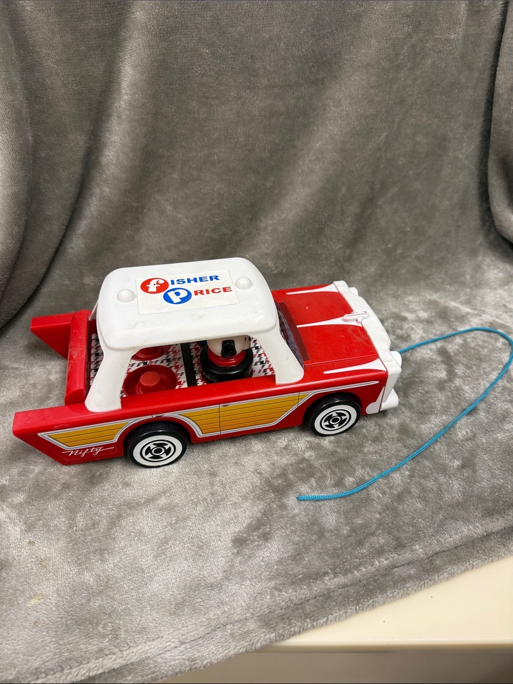 2018 Fisher Price Nifty Station Wagon Pull Toy & 1 Person & 1 Dog D